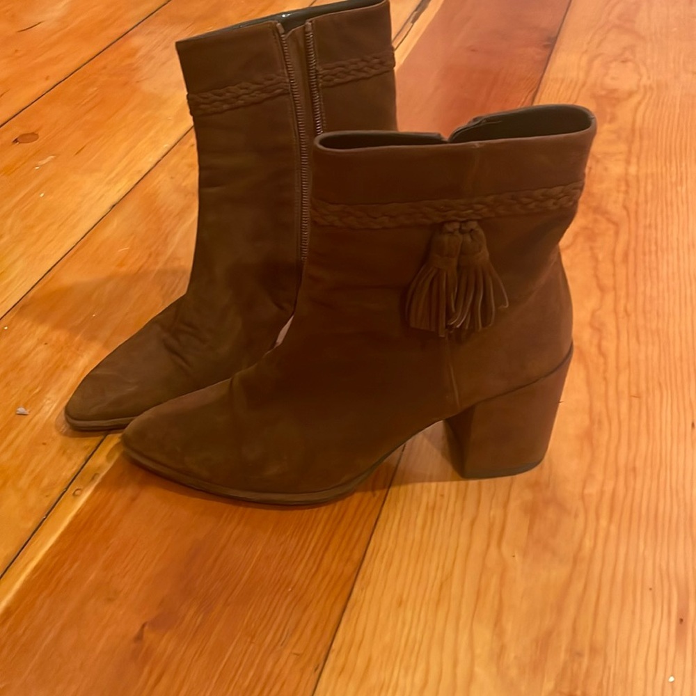STUART WEITZMAN SUEDE BOOTS